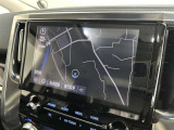 純正ナビを装備。タッチパネル式で使いやすく、お出かけもラクラクです。