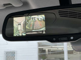 ディスプレイ付ルームミラーでクルマを上空から見下ろしているかのように、状況を把握できます。4つのビュー「トップ・フロント・サイド・バックビュー」を切り替えることで狭い場所でも周囲が映像で確認できます。