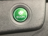 ★ECONスイッチ★ エコドライブを加速しよう!スイッチをONにすると、運転の仕方によるロスを抑え込み燃費をよくするようクルマが頑張ります(*^ー^*)燃費向上にチャレンジ♪