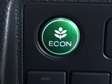 ★ECONスイッチ★ エコドライブを加速しよう!スイッチをONにすると、運転の仕方によるロスを抑え込み燃費をよくするようクルマが頑張ります(*^ー^*)燃費向上にチャレンジ♪