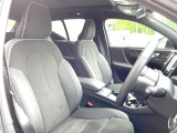VOLVOのシートは人間工学に基づいた設計となっており長時間の運転でも疲れにくいと定評があります。