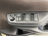 パワーウィンドウスイッチで運転席から全席の窓の開閉ができます♪