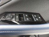 運転席のパワーウインドースイッチ部です。よく触れる場所だからこそ、使用状態があらわれますよね。ぜひこうした所もチェックしてください。