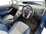 シンプルで使いやすいデザインの運転席です。