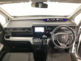 【前方視界】開放的な前方視界!運転がしやすく疲れにくいです♪窓が大きく、見通しがとっても良いおクルマですよ♪
