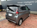 フロントだけでなく、バックソナーも付いてるので駐車時もバッチリ補助してくれます(*^^*)
