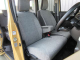 運転席の足元も広く運転しやすいです!!