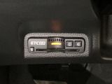 ハンドルの左下にETC2.0がついています。高速道路の料金所の通過も楽々です。カードの取り出しもしやすい場所についています。