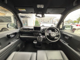 インパネ周りのお写真です。 視界が広く運転もしやすくなっております♪