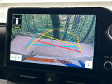 【バックカメラ】駐車時に後方がリアルタイム映像で確認できます。大型商業施設や立体駐車場での駐車時や、夜間のバック時に大活躍!運転スキルに関わらず、今や必須となった装備のひとつです!