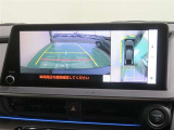 パノラミックビューモニター搭載。カメラで車両周囲の状況を映し出すため、狭い場所での駐車などに役立ちます。