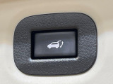 【パワーバックドア】スマートキーや運転席のボタンを押すだけでリアゲートが自動で開閉します!荷物を持っている時や、高い位置にあるバックドアを閉める際に便利な機能です♪