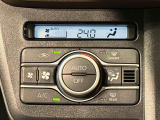 車内空調は&rdquo;AUTOエアコン&rdquo;にお任せ。運転に集中出来ますよ!