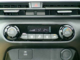 快適オートエアコン付♪設定温度をキープし車内を快適な温度に保ちます♪