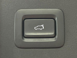 【パワーバックドア】スマートキーや運転席のボタンを押すだけでリアゲートが自動で開閉します!荷物を持っている時や、高い位置にあるバックドアを閉める際に便利な機能です♪