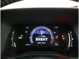 とっても見やすいメーターです。夜間時はラグジュアリーな気分にさせてくれる照明が魅力ですので、夜のドライブも楽しみになりますよ♪