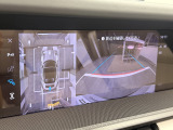 サラウンドビューモニターで車両周辺の確認をアシストします。