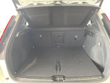 普段のお買い物や通勤、送迎等に十分な荷室スペースを確保しております。セカンドシートを倒すと、大きな荷物の積載も可能です。