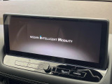 【メーカー純正ナビ】インテリアに溶け込むスタイリッシュな「専用設計」メーカーナビを装備♪視認性や操作性など基本性能にも優れ、より上質なカーライフをお楽しみいただけます。