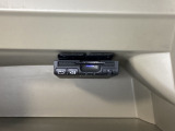 ETCもついています。高速道路の料金所の通過も楽々です。 カードの取り出しもしやすい場所についています。