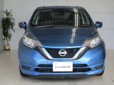日産らしさを引き立てる大きなVモーショングリル。ブルーのラインがe-Powerの証です!