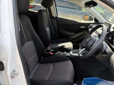 【運転席シート】へたりがちな運転席も大きなへたりがなく、綺麗な状態です。