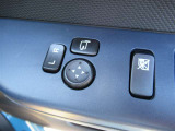 駐車時や狭い道でのすれ違い時に気を使うミラー。電動格納式ドアミラーはそんな時に便利です。