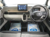 運転にかかわる様々な操作を安全に行えるように視点移動が少なく、操作性に配慮されたスイッチ類が凝縮されたコクピットです。