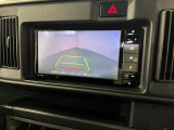 後方の死角をしっかりカバーするバックカメラ付き。駐車が苦手な方にも安心です。