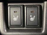 【両側スライドドア】駐車場で隣の車との間隔が狭く乗りにくい時、スライドドアなら安心!ドアオープン時も幅を取らず、開口部が広いので乗り降りがとっても簡単です。大きな荷物の出し入れも後席から可能♪
