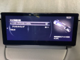 ハンドル操作をアシストすることにより車線からの逸脱回避を支援します。
