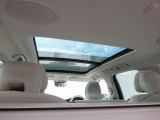 Google搭載のボルボなら、車内にいながら多彩なデジタルライフをお楽しみいただけます。Google Playから必要なアプリをダウンロードして、有意義な移動時間を楽しみましょう。