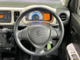 インテリアに合わせたデザインのステアリングは、運転される方のことも考え、運転しやすい形状、大きさです。是非一度、実際に触ってお確かめください。