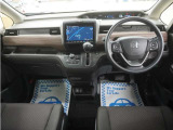 運転にかかわる様々な操作を安全に行えるように視点移動が少なく、操作性に配慮されたスイッチ類が凝縮されたコクピットです。
