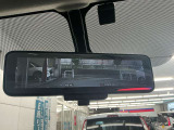 スマートルームミラー♪たくさん荷物を載せても、バックカメラで映像を映すので後方の視界も確保!!様々なシーンで活躍する便利装備☆