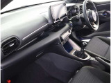 フロントベンチシートなので、運転席広々、助手席も広々!