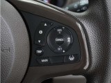 ◆アダプティブクルーズコントロール◆予め設定した車速内でクルマが自動的に加減速。前走車との適切な車間距離を維持しながら追従走行します。【LKAS】車線維持支援システムでステアリング操作を支援。