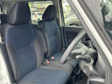 アームレストがついてます。長い距離を運転しても疲れにくいですよ!