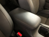 【アームレスト】運転時の疲労軽減にもなるアームレストがついています!
