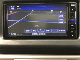 フルセグナビを装備。タッチパネル式で使いやすく、お出かけもラクラクです。