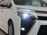 高輝度で点灯速度が速く、しかも消費電力の少ないLEDヘッドライトが装備されています!LEDの明るい光が走行中の視界の確保をサポートして、夜のドライブがより楽しく安全に運転できます♪