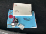 メンテナンスノート【整備記録簿】、取説も揃っています。スマートキーはバッグなどにしまったままボタン操作でエンジンの始動・停止ができて大変便利です。