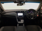 【前方視界】開放的な前方視界!運転がしやすく疲れにくいです♪窓が大きく、見通しがとっても良いおクルマですよ♪