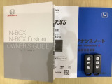 スマートキーは鍵をバッグに入れたままでもドアロックの開閉やエンジンのON・OFFができます。夜間や雨の日も鍵を探さなくて良いので便利です。