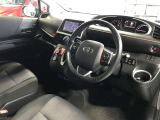運転席に座ると、前方が見やすくて運転し易そうな印象です♪
