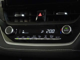 車内を快適に、オートエアコンを装備しています。