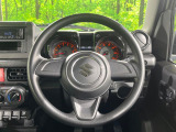 インテリアに合わせたデザインのステアリングは、運転される方のことも考え、運転しやすい形状、大きさです。是非一度、実際に触ってお確かめください。