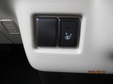 運転席にシートヒーターが装着されています!冬の時期には大活躍です。