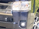 【LEDヘッドライト】悪天候や夜間走行時も良好な視界を確保し安心して運転できる高輝度LEDヘッドライトを装備!点灯速度が早く、消費電力も抑えられています。