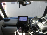 フロントガラスが広く視界が広々としているので、運転がとてもし易いです